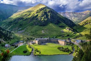 Vall de Núria : un sanctuaire dans les Pyrénées et le paradis que tout amoureux de la montagne devrait connaître